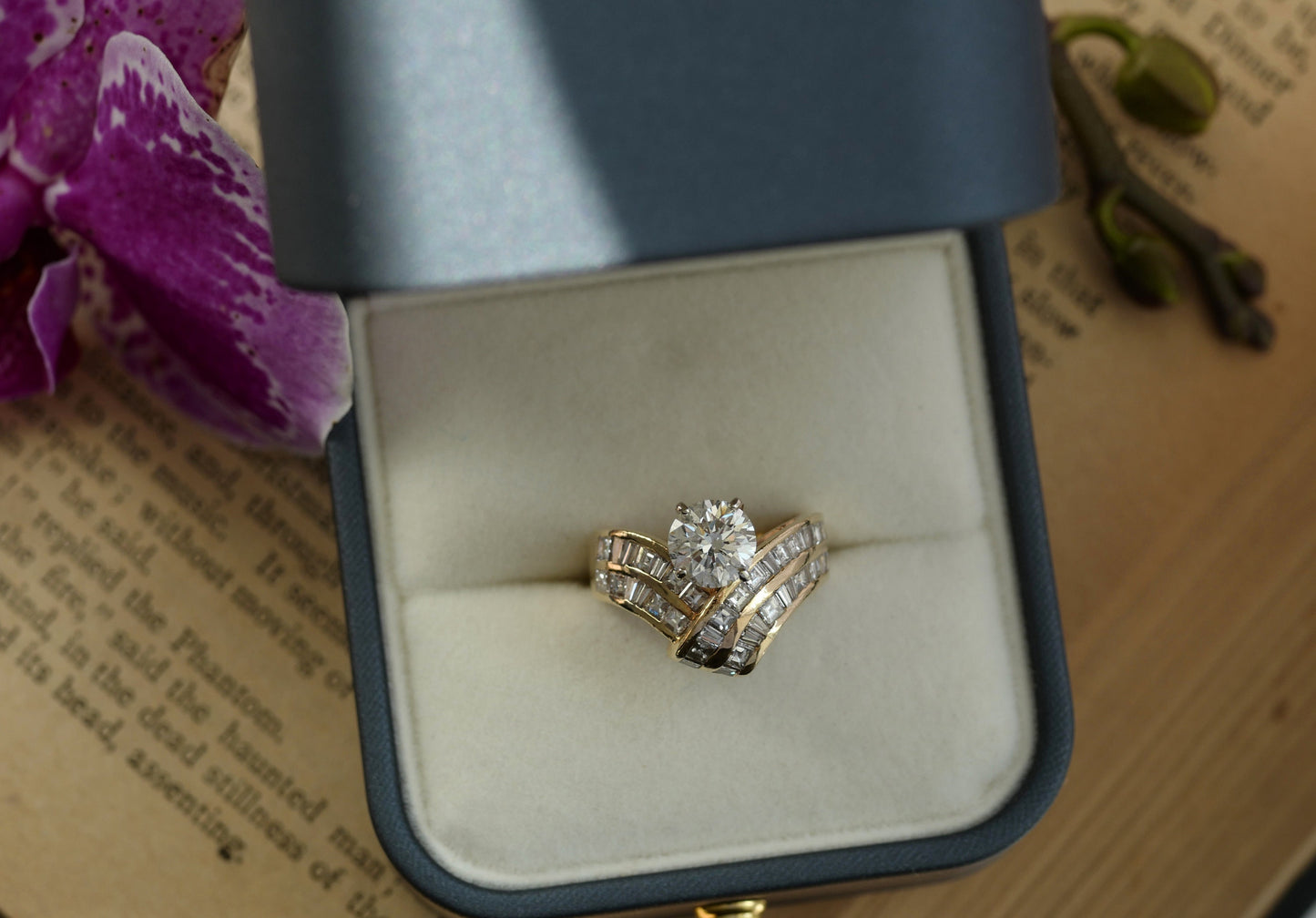 The Hollywood - Vintage - 1.55 Carat - Floating Solitaire - V Shaped - 3.2 Total Carat Weight