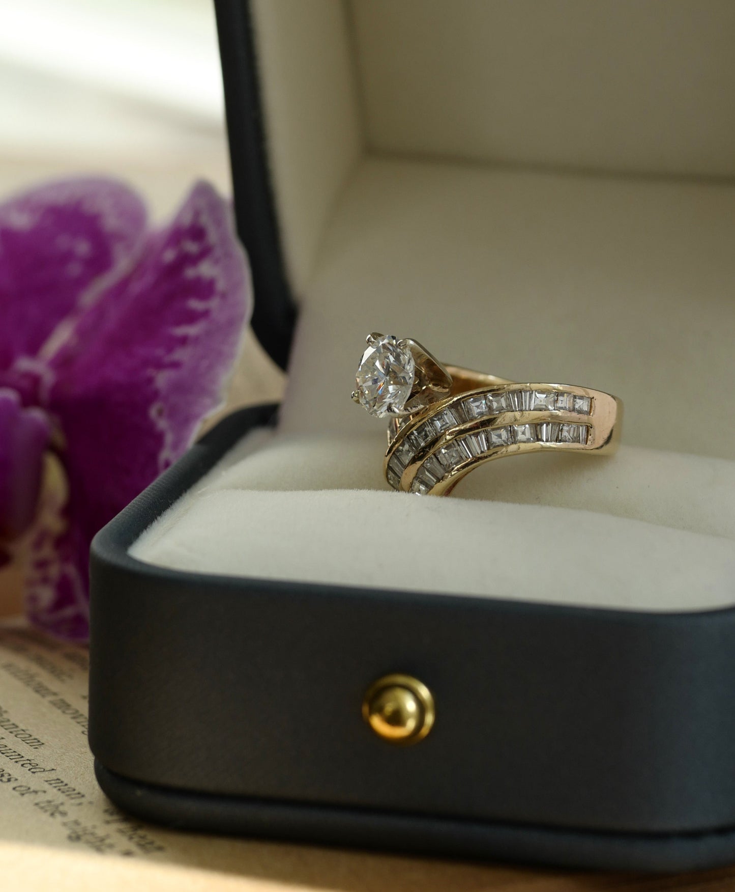 The Hollywood - Vintage - 1.55 Carat - Floating Solitaire - V Shaped - 3.2 Total Carat Weight